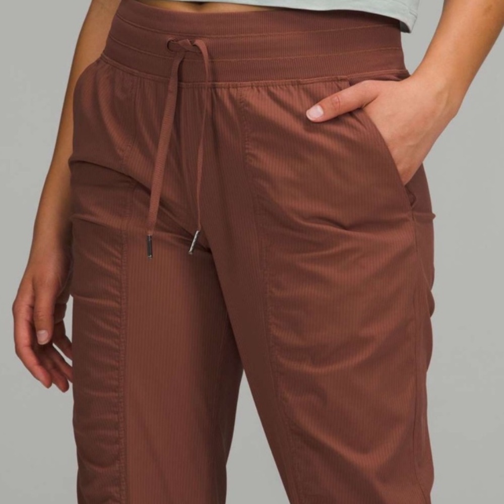 LULULEMON Dance Studio Mid-Rise Cropped Pant (color not sold anymore)